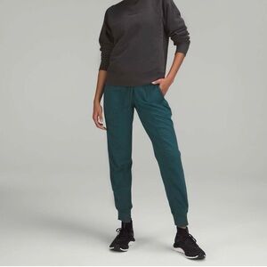 Lululemon Green Jasper Studio Dance Pants Crop Size 10